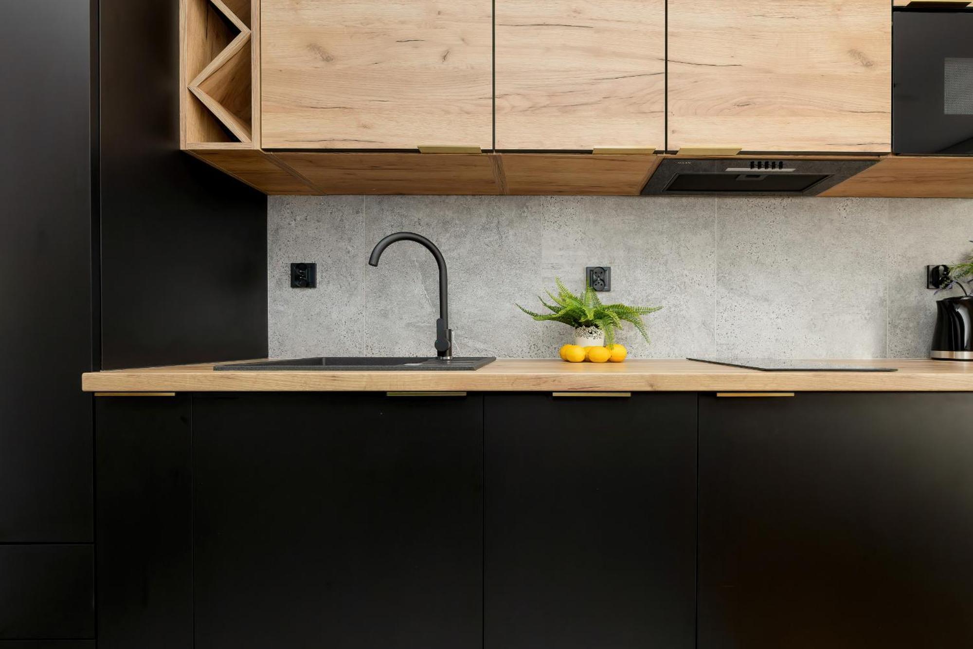 Modern Black & Wooden Apartment Warsaw Near The Airport By Noclegi Renters Bagian luar foto
