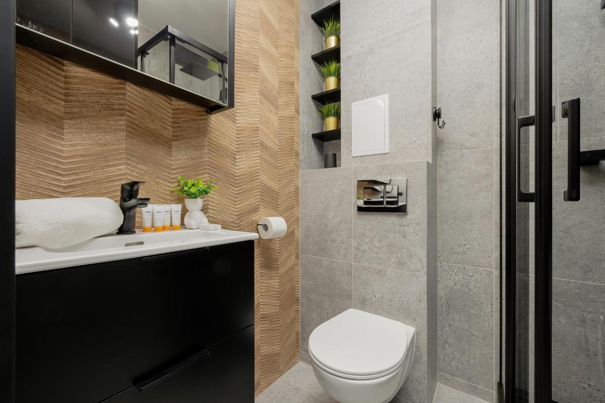 Modern Black & Wooden Apartment Warsaw Near The Airport By Noclegi Renters Bagian luar foto