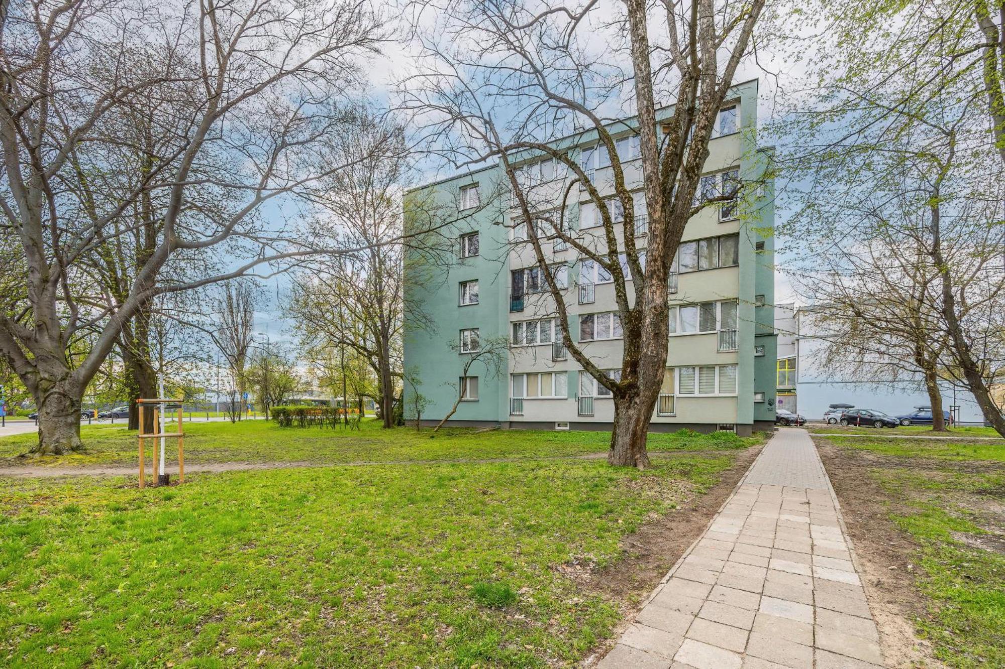Modern Black & Wooden Apartment Warsaw Near The Airport By Noclegi Renters Bagian luar foto